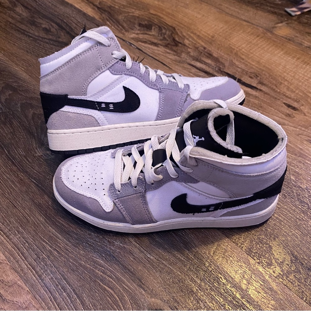 Boys 4.5Y Nike Air Jordan 1 Mid